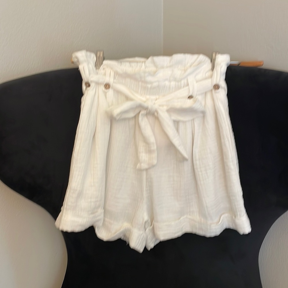 New white-lined 100% cotton shorts